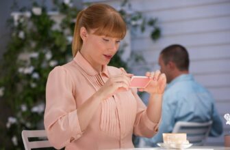 8 Extra Black Mirror Episodes That Deserve Sequels