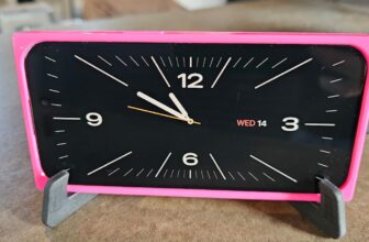 Methods to flip your previous iPhone into an alarm clock