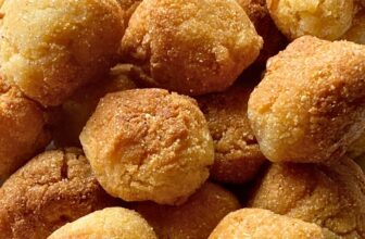 Grandma’s Sizzling Water Cornbread (Crispy Outdoors, Smooth Inside)