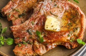 Pan Seared Pork Chops (with Selfmade Herb Butter!)